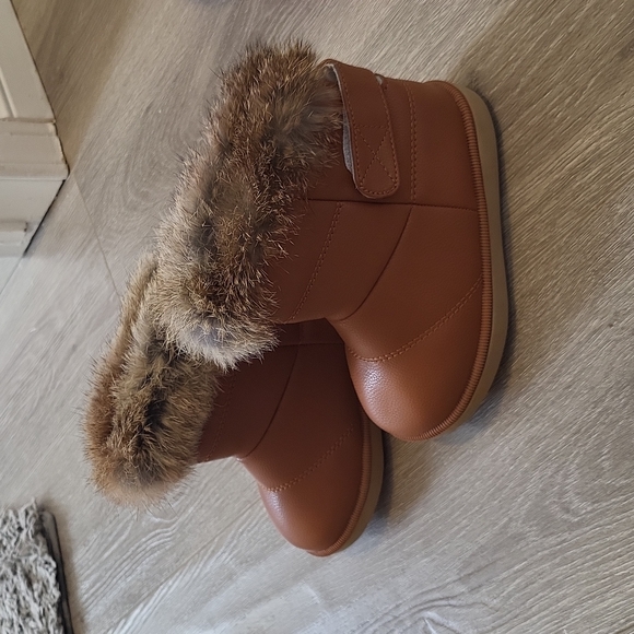 Booties l real fur trim l tan leatherwinter boots l toddler size 9.5 or 26 euro - Picture 5 of 9